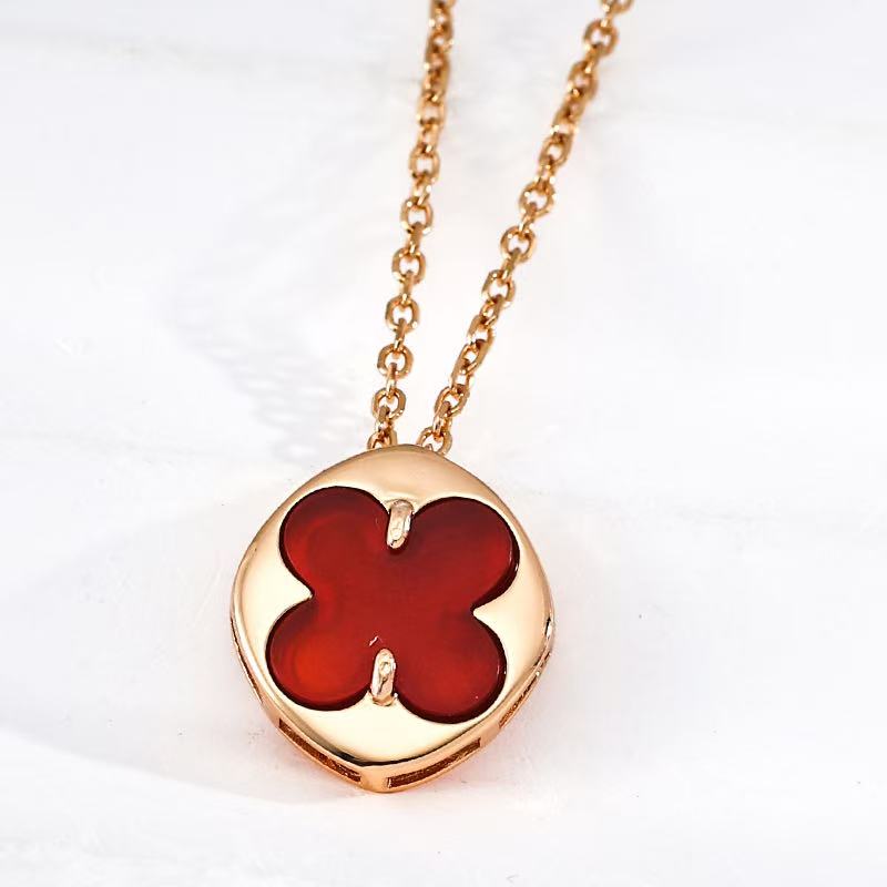 H&D Han&Loom The Fortuna Four Leaf Clover Pendant