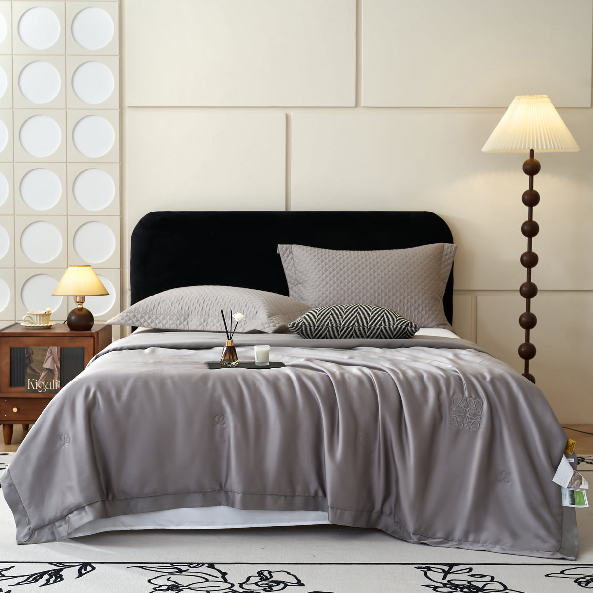Embroidered Tencel cooling quilt in grey