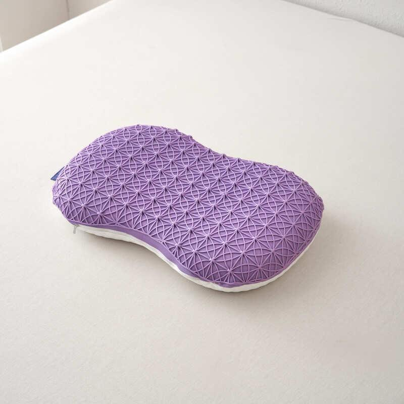 Children's ultra-comfortable TPE neck pillow, equipped with honeycomb-shaped cooling latex pillow cover and breathable shell. It provides a comfortable sleep experience and is suitable for relieving back pain during the school term and when traveling.