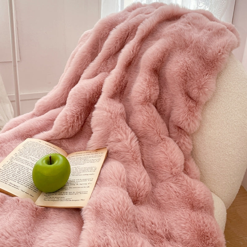 Giant bubble faux fur blanket in pink